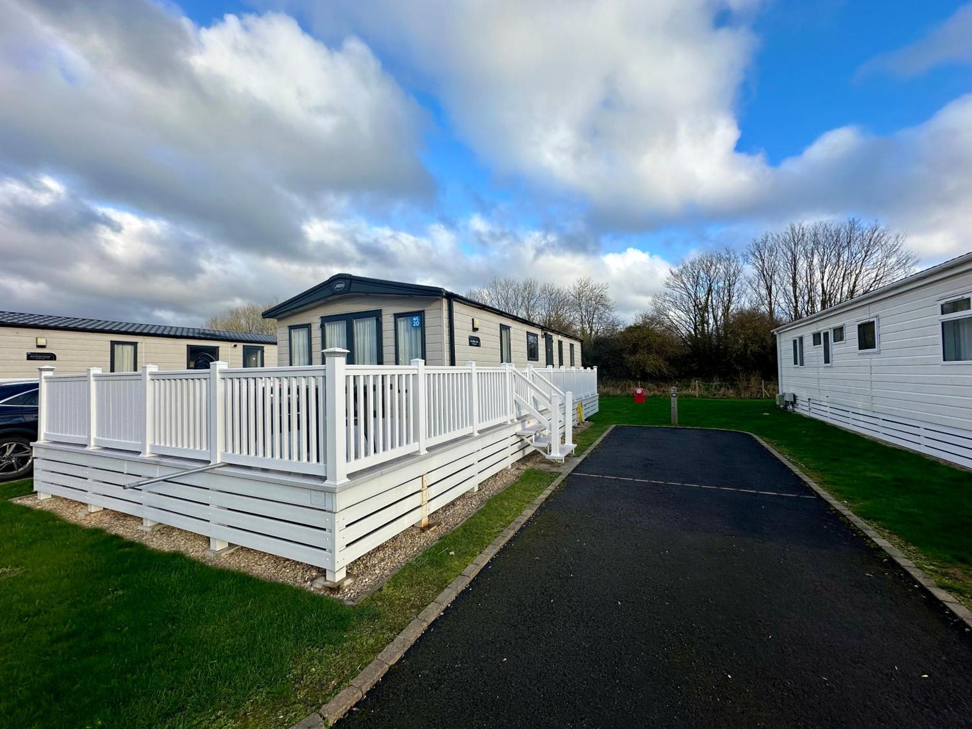 The Boat House, Hot Tub Lodge South Cerney Luaran gambar