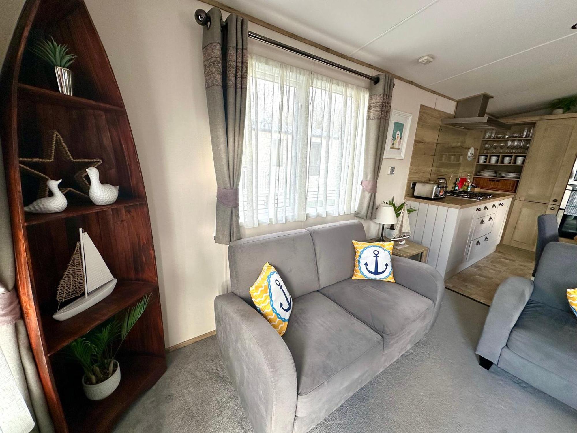 The Boat House, Hot Tub Lodge South Cerney Luaran gambar