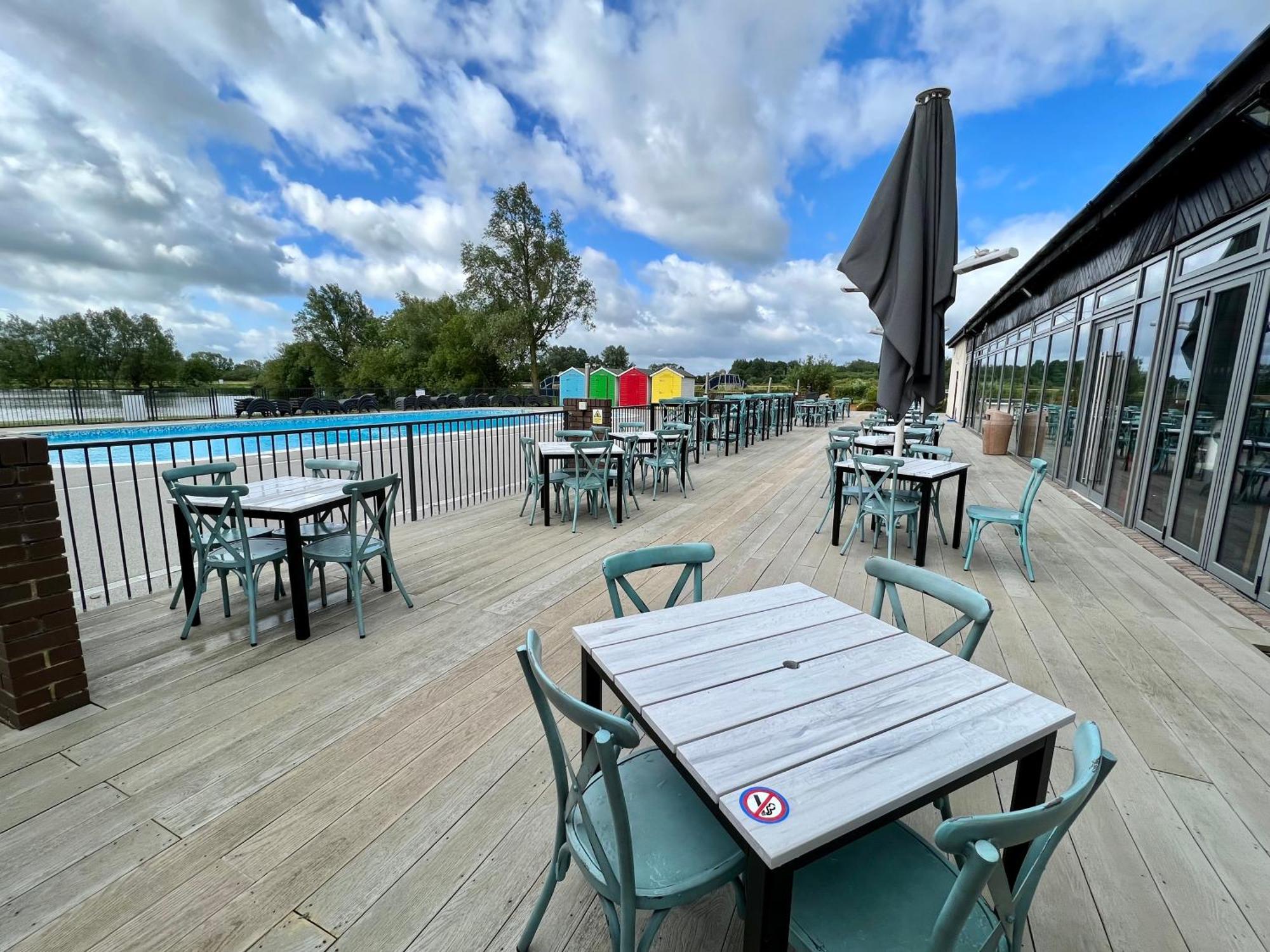 The Boat House, Hot Tub Lodge South Cerney Luaran gambar