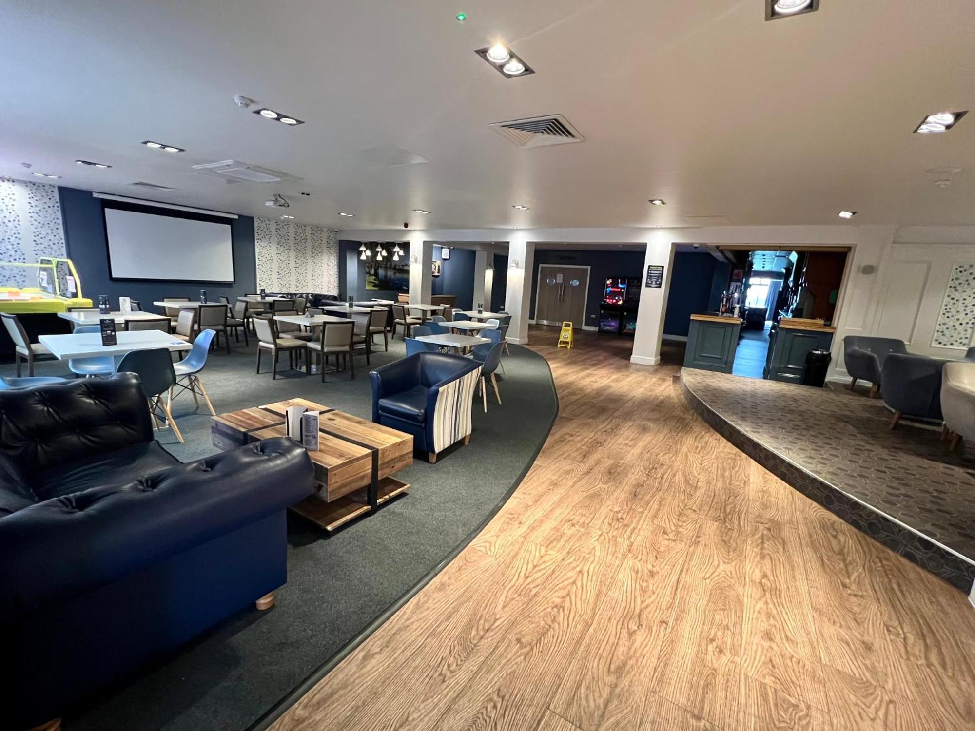 The Boat House, Hot Tub Lodge South Cerney Luaran gambar