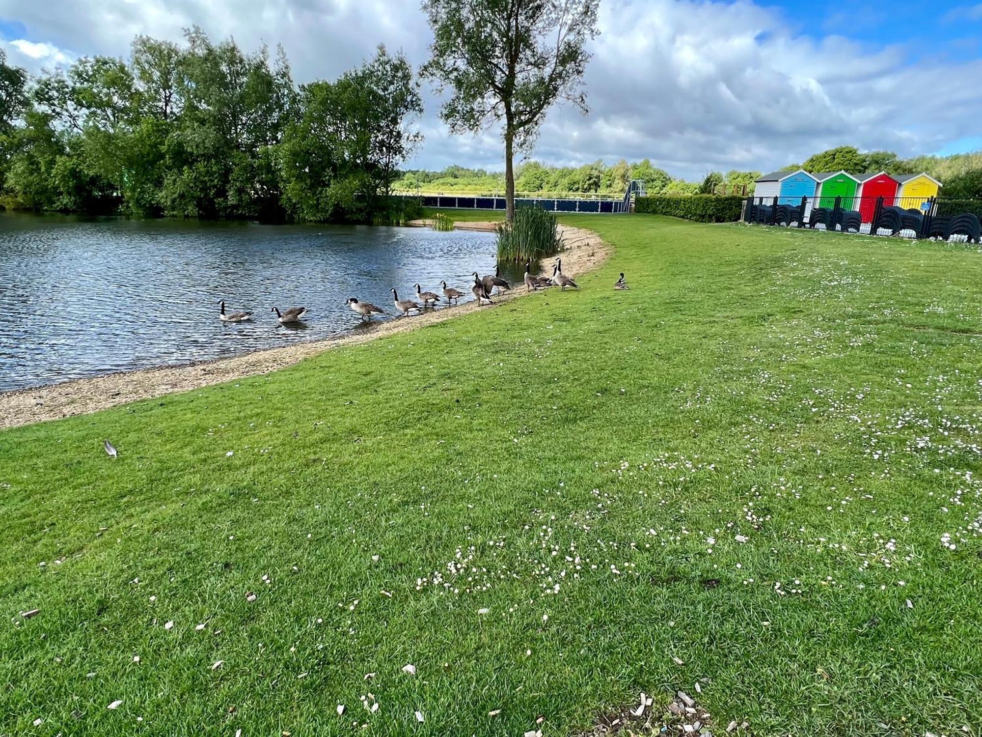 The Boat House, Hot Tub Lodge South Cerney Luaran gambar